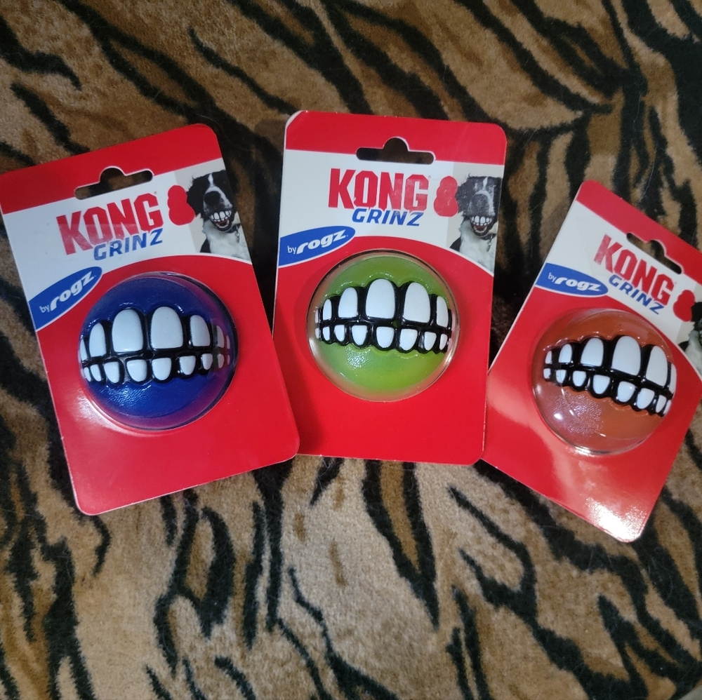 KONG Dog Grinz Ball Sz Med Various Colors Ea.